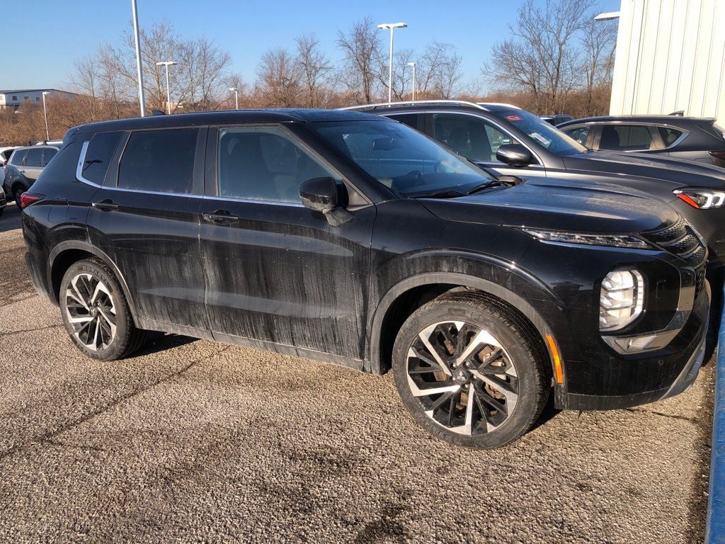 2024 Mitsubishi Outlander SE Black Edition w/Pano Roof