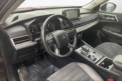 2024 Mitsubishi Outlander SE Black Edition w/Pano Roof