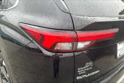 2024 Mitsubishi Outlander SE Black Edition w/Pano Roof