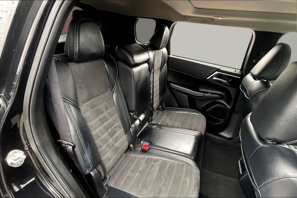 2024 Mitsubishi Outlander SE Black Edition w/Pano Roof