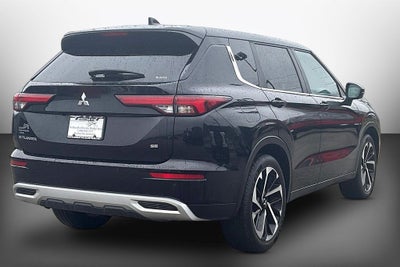 2024 Mitsubishi Outlander SE Black Edition w/Pano Roof