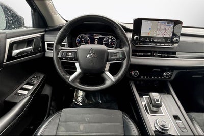 2024 Mitsubishi Outlander SE Black Edition w/Pano Roof