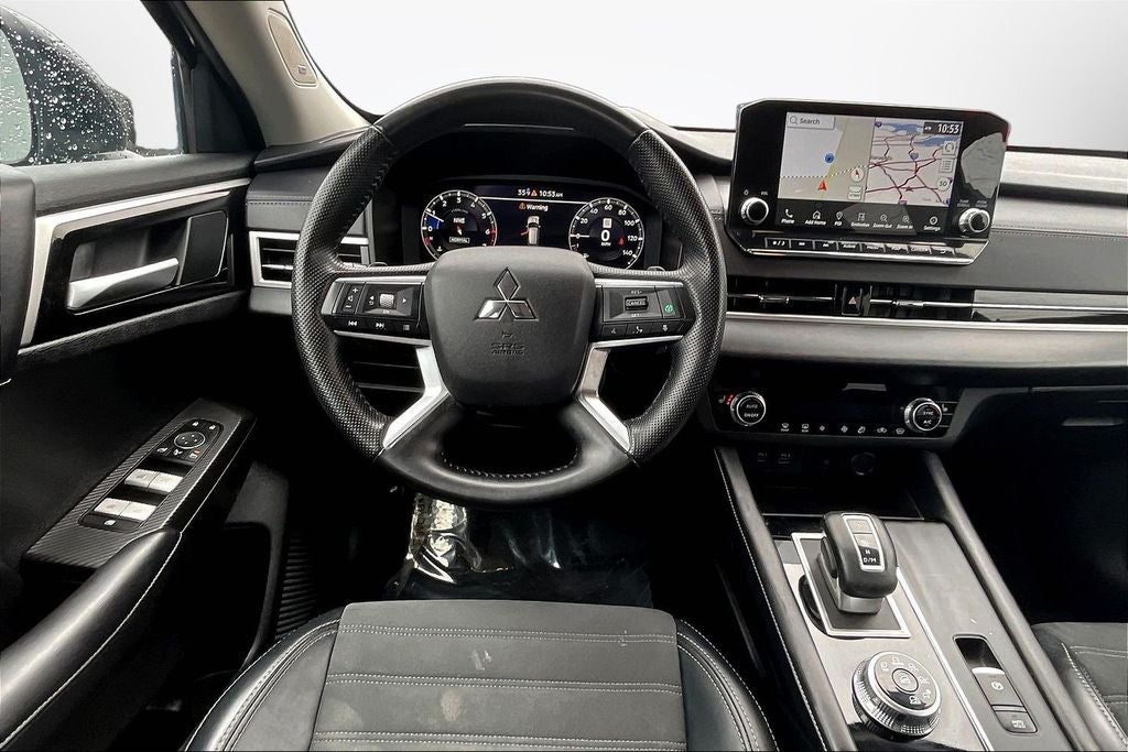 2024 Mitsubishi Outlander SE Black Edition w/Pano Roof