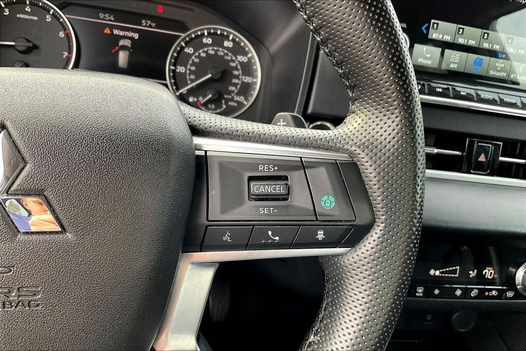 2024 Mitsubishi Outlander SE Black Edition w/Pano Roof