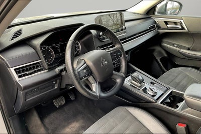 2024 Mitsubishi Outlander SE Black Edition w/Pano Roof