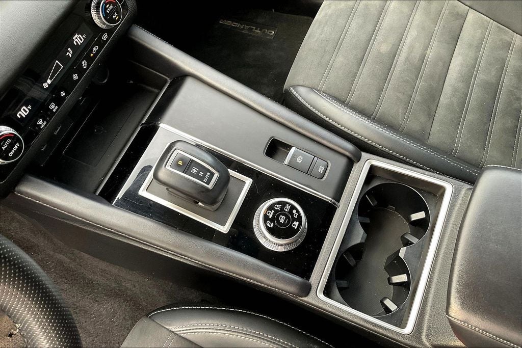 2024 Mitsubishi Outlander SE Black Edition w/Pano Roof