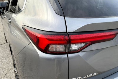 2024 Mitsubishi Outlander SE Black Edition w/Pano Roof