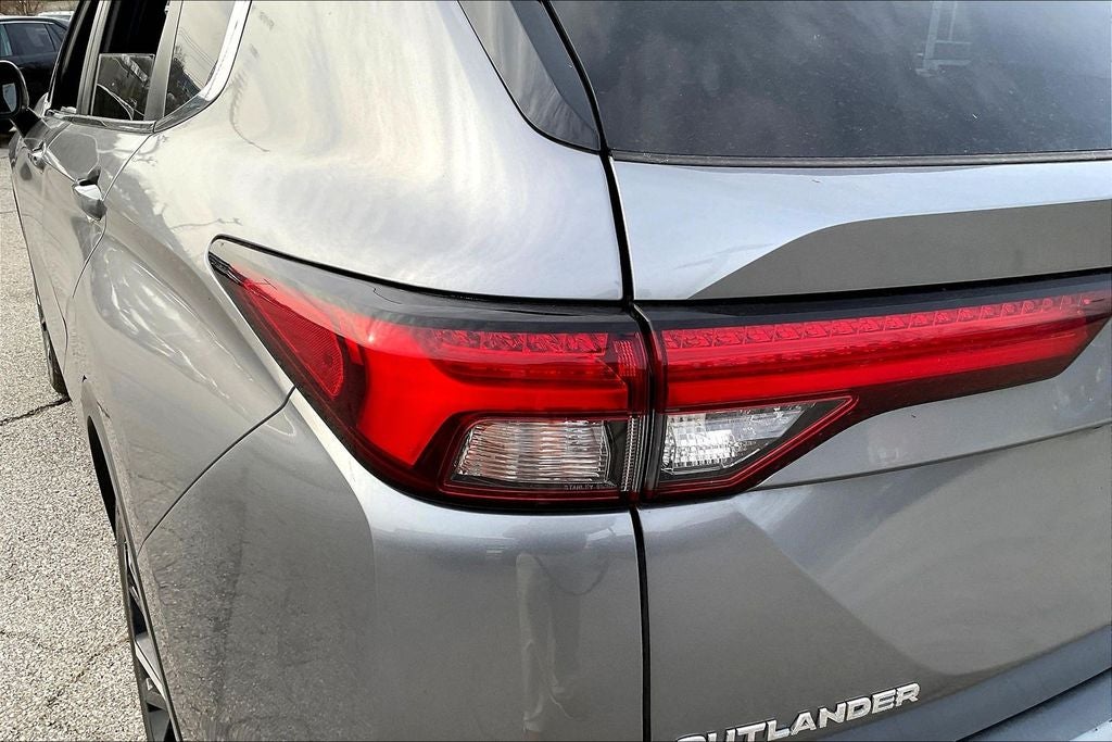 2024 Mitsubishi Outlander SE Black Edition w/Pano Roof