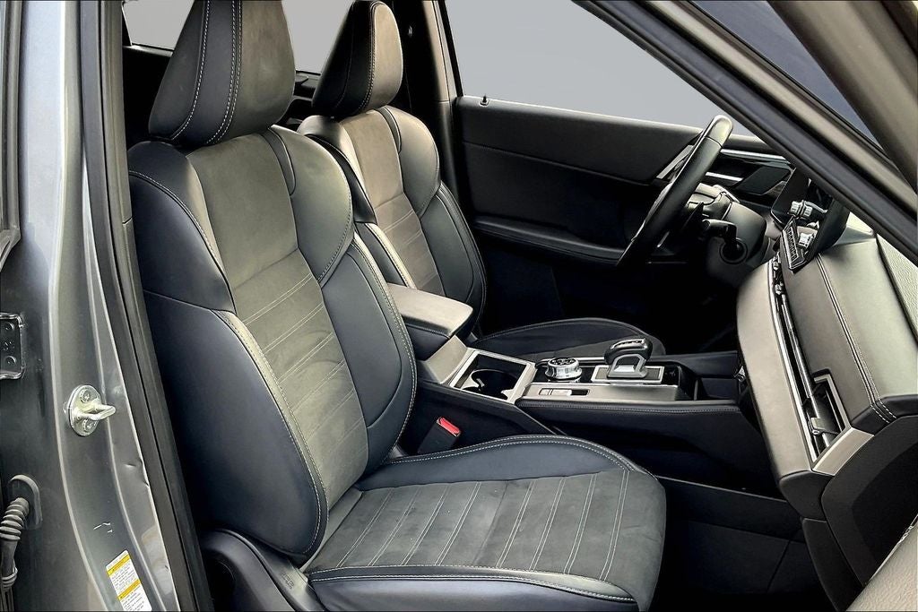 2024 Mitsubishi Outlander SE Black Edition w/Pano Roof