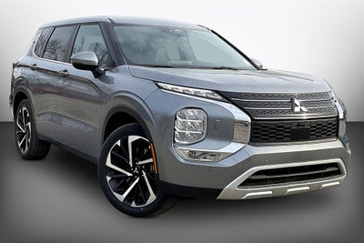 2024 Mitsubishi Outlander SE Black Edition w/Pano Roof