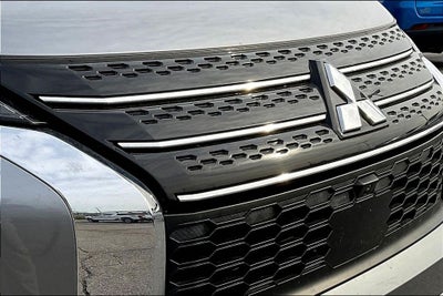 2024 Mitsubishi Outlander SE Black Edition w/Pano Roof