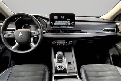 2024 Mitsubishi Outlander SE Black Edition w/Pano Roof