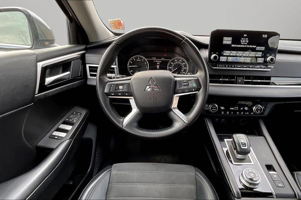 2024 Mitsubishi Outlander SE Black Edition w/Pano Roof