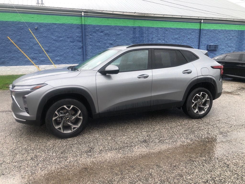 2025 Chevrolet Trax LT's photo