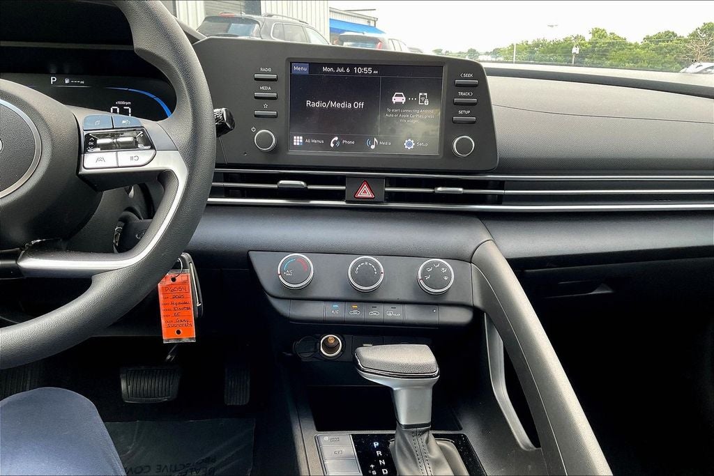 2025 Hyundai Elantra SE