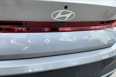 2025 Hyundai Elantra SE