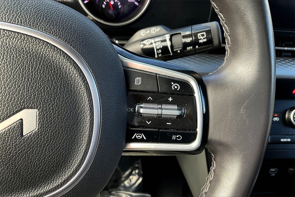 2024 Kia Carnival LX Seat Package