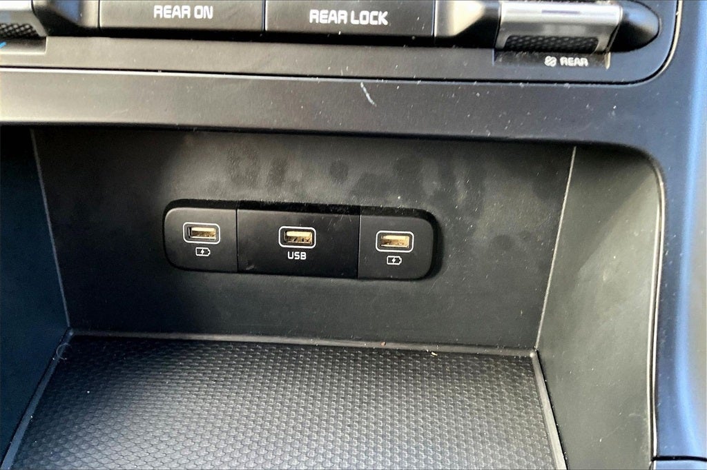 2024 Kia Carnival LX Seat Package