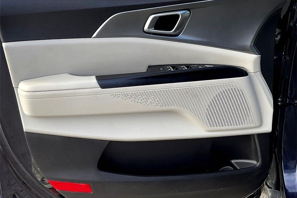 2024 Kia Carnival LX Seat Package