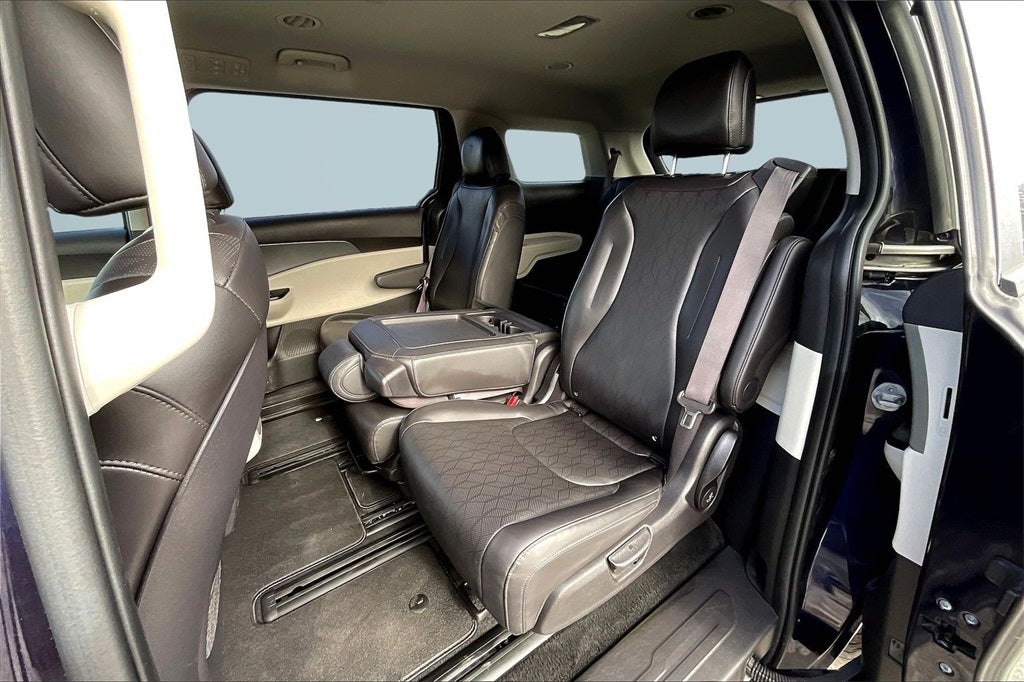 2024 Kia Carnival LX Seat Package