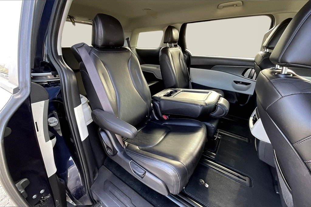 2024 Kia Carnival LX Seat Package