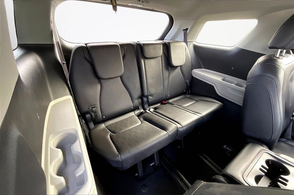 2024 Kia Carnival LX Seat Package