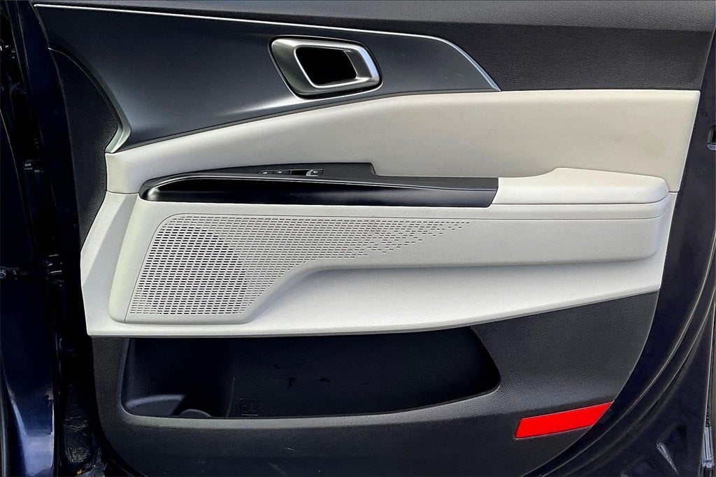 2024 Kia Carnival LX Seat Package