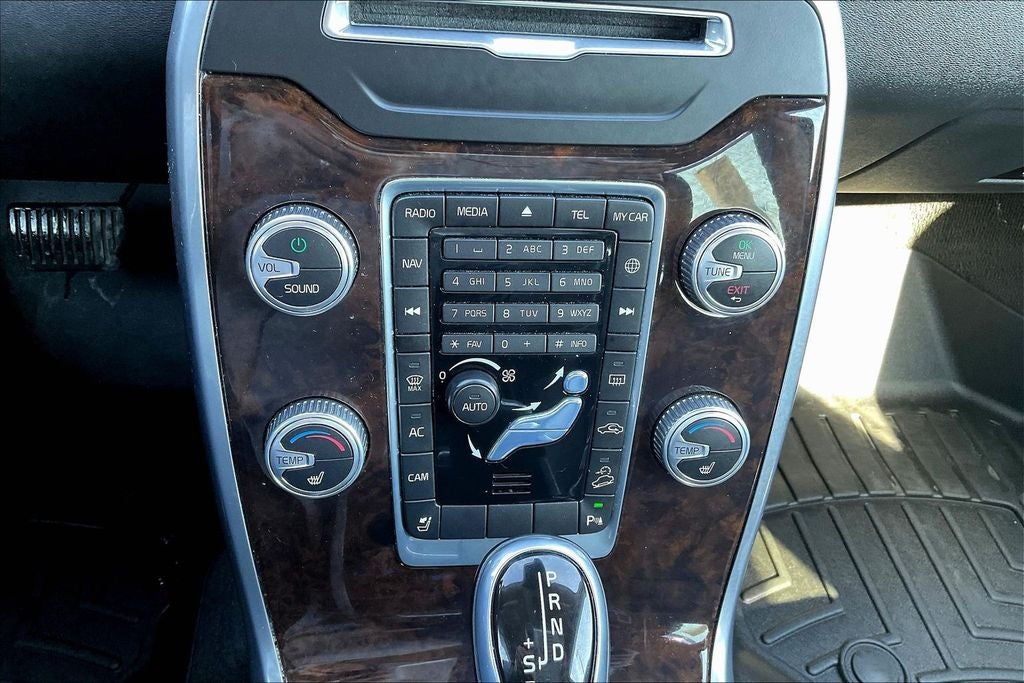 2016 Volvo XC70 T5 Premier