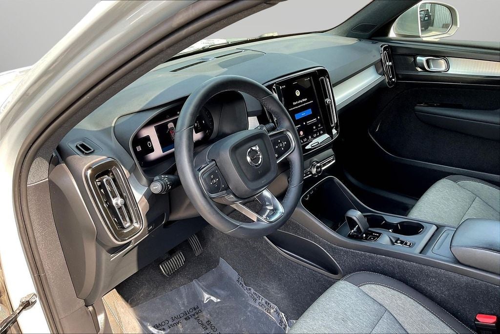 2024 Volvo XC40 B5 Core