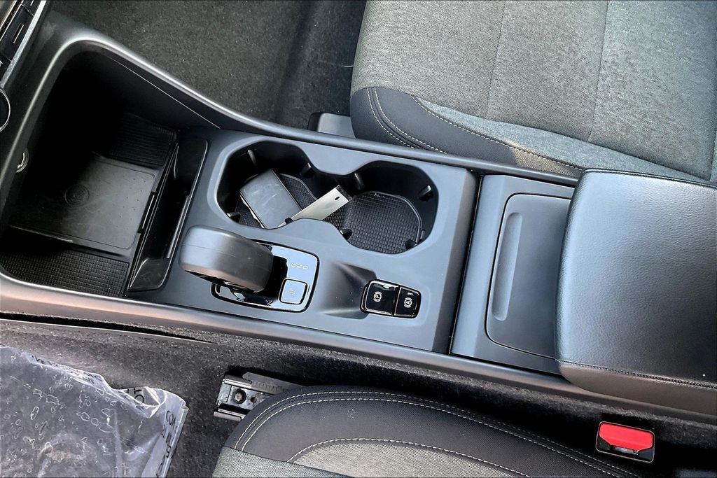 2024 Volvo XC40 B5 Core