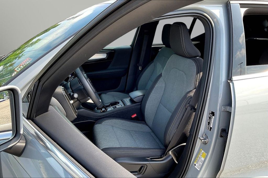 2024 Volvo XC40 B5 Core
