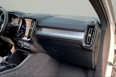 2024 Volvo XC40 B5 Core
