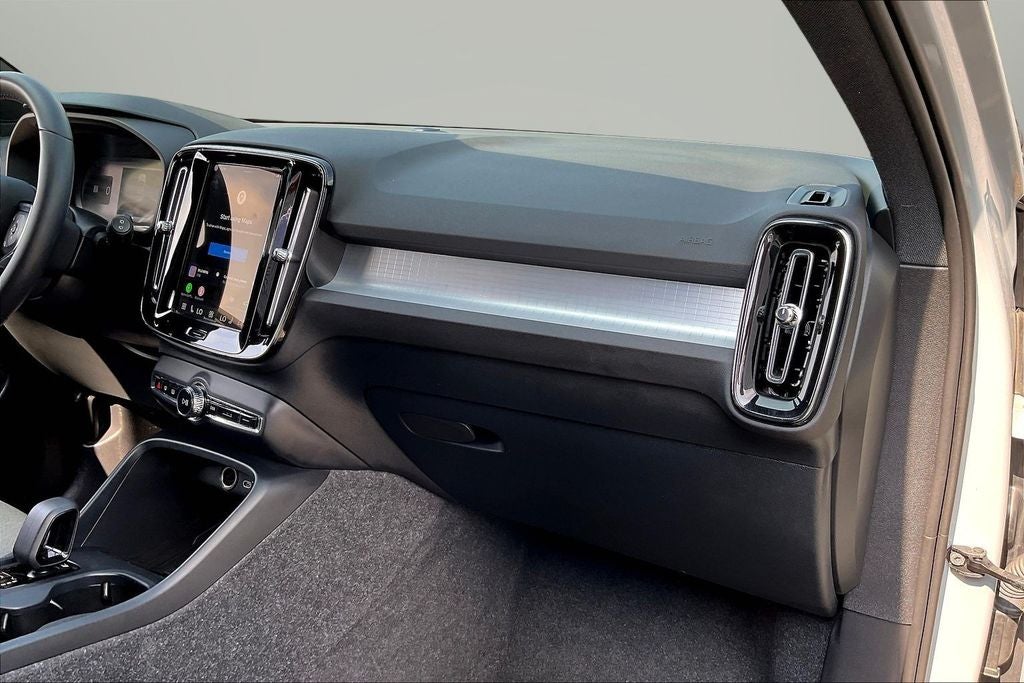 2024 Volvo XC40 B5 Core
