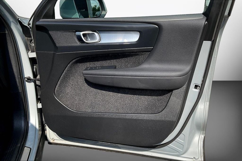 2024 Volvo XC40 B5 Core