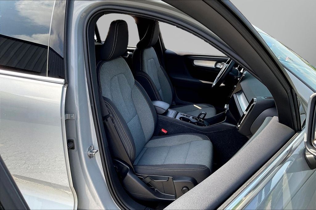 2024 Volvo XC40 B5 Core