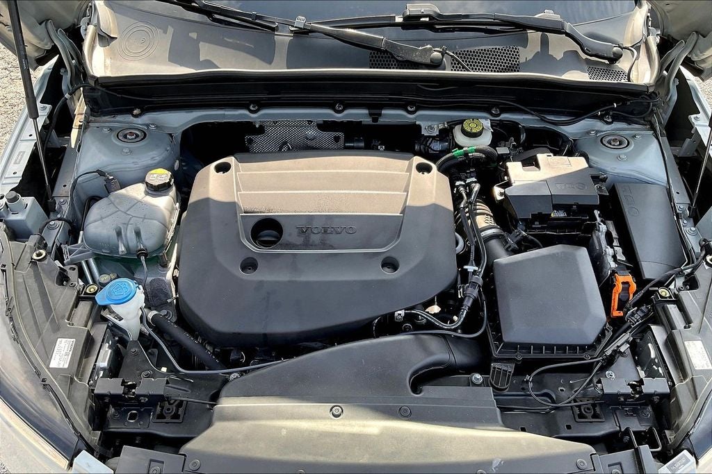 2024 Volvo XC40 B5 Core