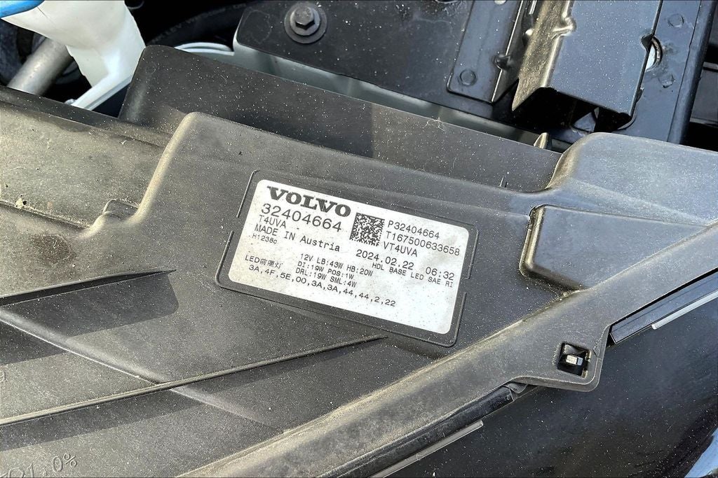 2024 Volvo XC40 B5 Core