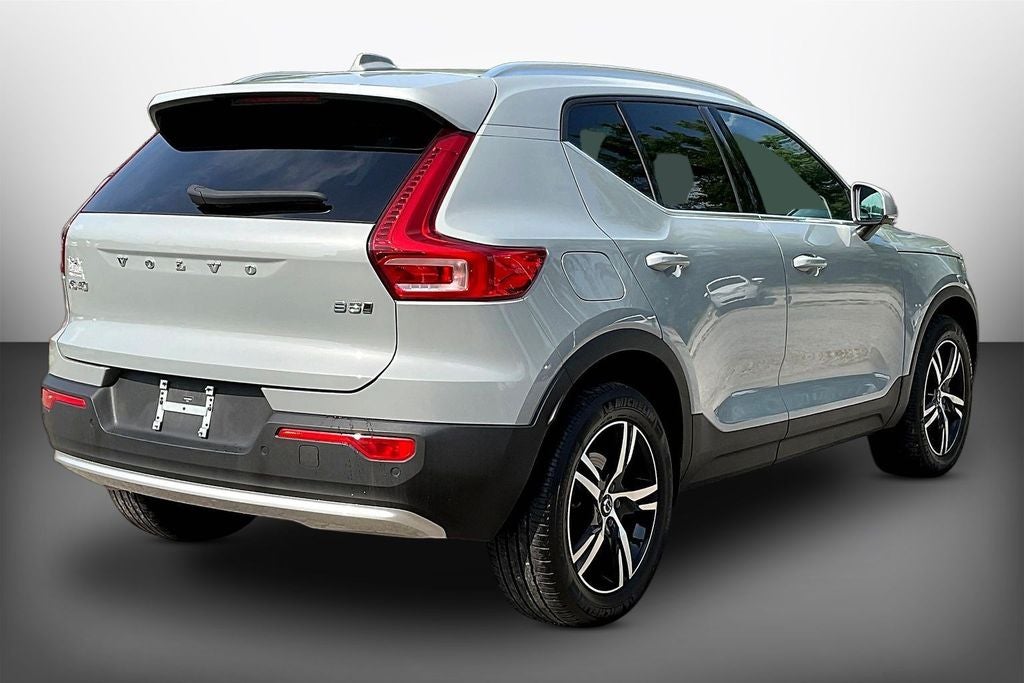2024 Volvo XC40 B5 Core