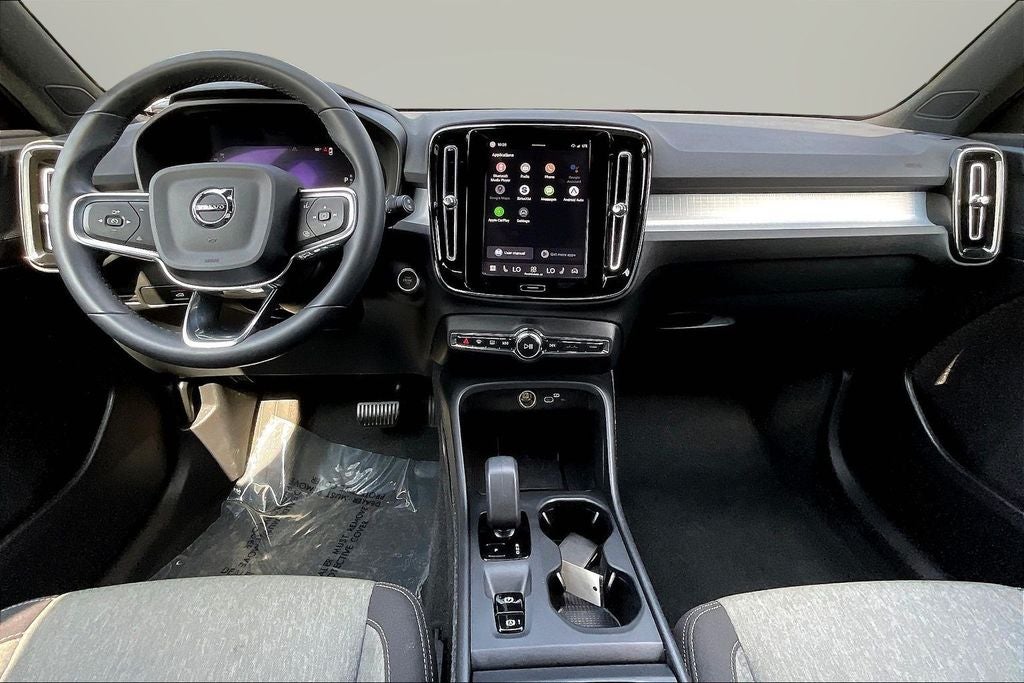 2024 Volvo XC40 B5 Core