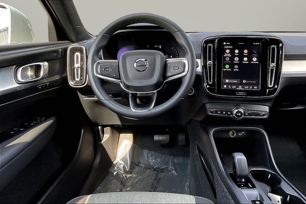 2024 Volvo XC40 B5 Core