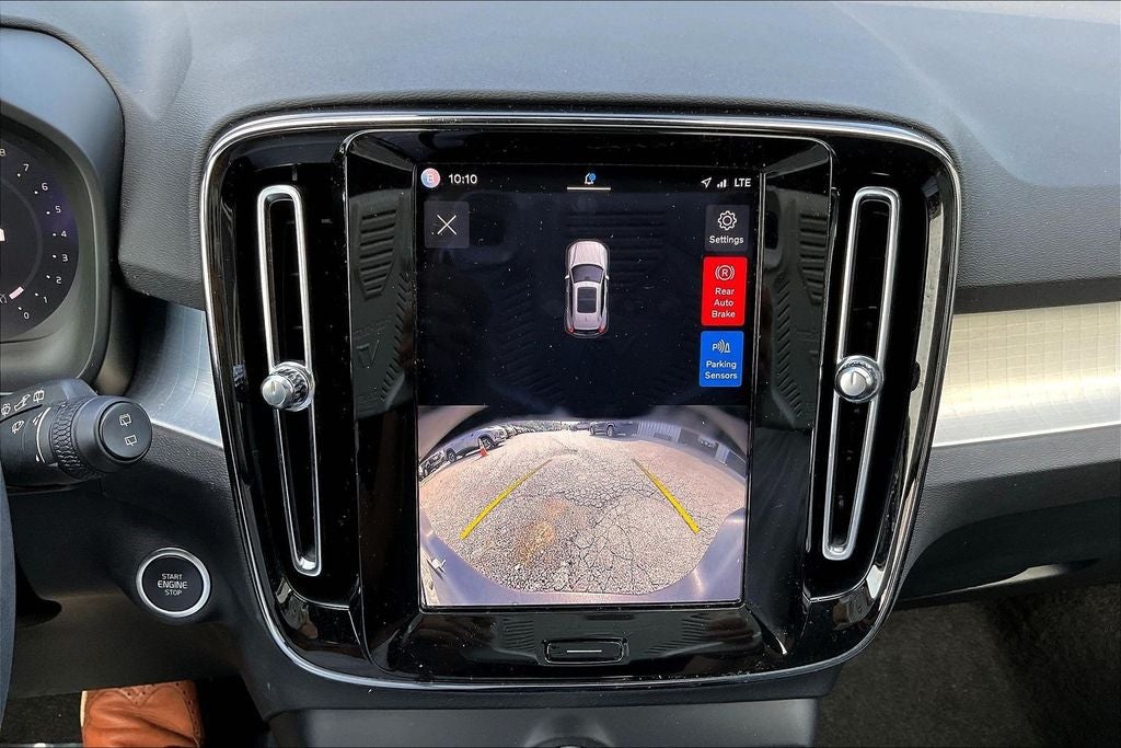 2024 Volvo XC40 B5 Core
