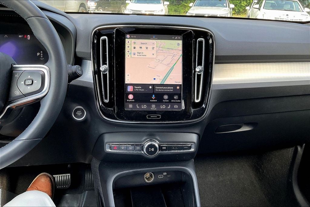 2024 Volvo XC40 B5 Core