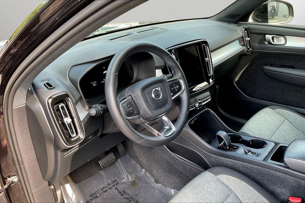 2024 Volvo XC40 B5 Core