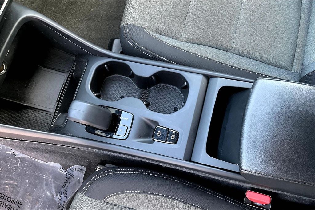 2024 Volvo XC40 B5 Core