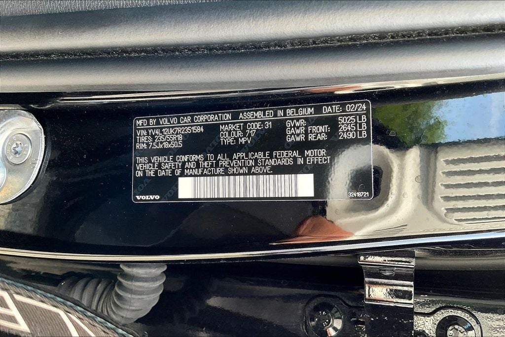 2024 Volvo XC40 B5 Core