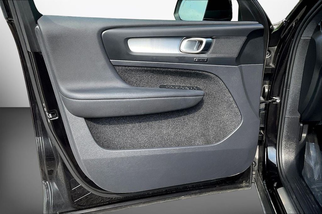 2024 Volvo XC40 B5 Core