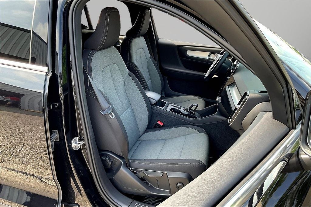 2024 Volvo XC40 B5 Core