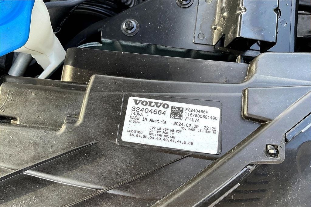 2024 Volvo XC40 B5 Core