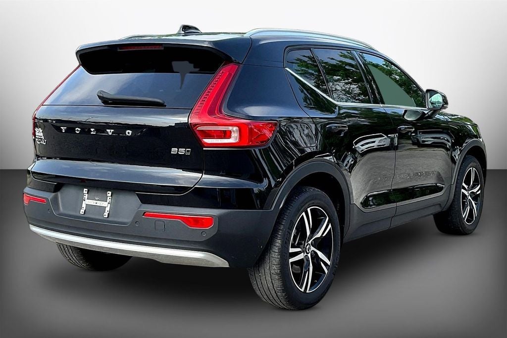 2024 Volvo XC40 B5 Core