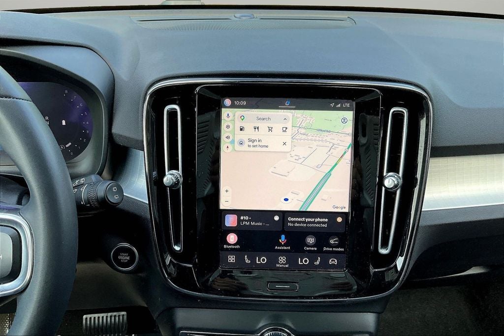 2024 Volvo XC40 B5 Core